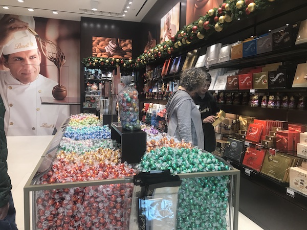 lindt chocolate flagship yorkdale