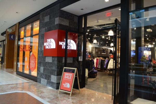 north face store woodland mall