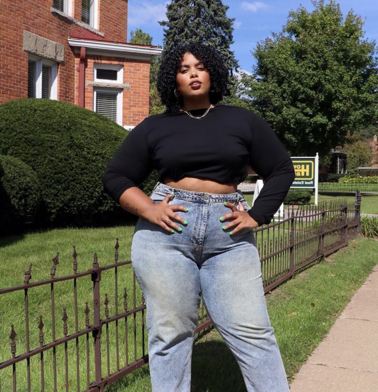 8 Of The Best Stores To Shop At For Plus Size Jeans
