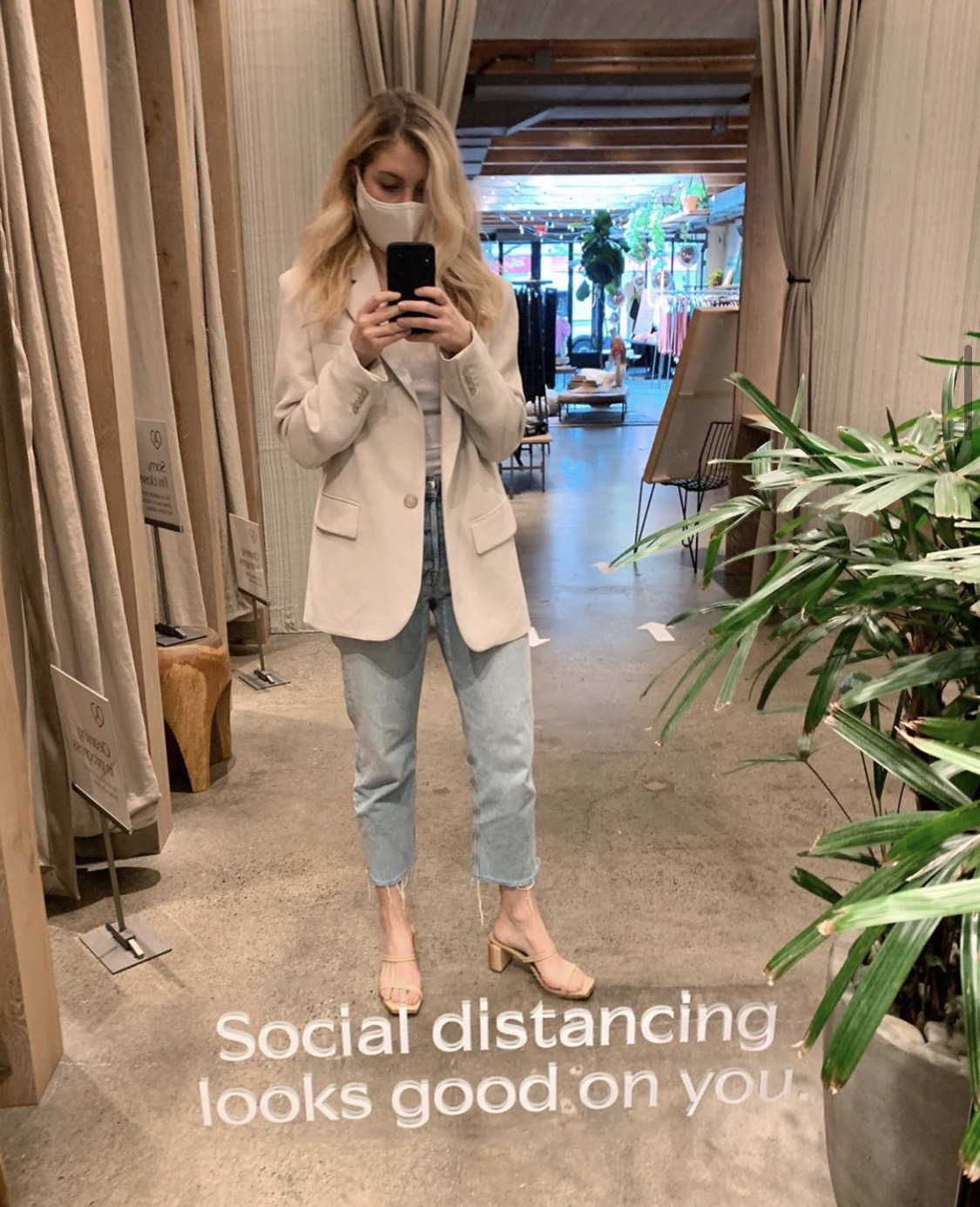 Aritzia Is Reopening Stores In Toronto With New Safety Measures